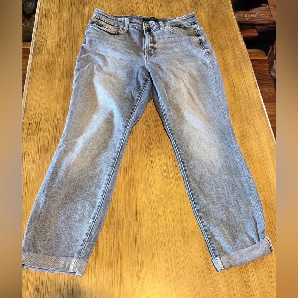 Judy Blue Boyfriend Size 7/28 Light Wash Cuffed Stretch Jeans